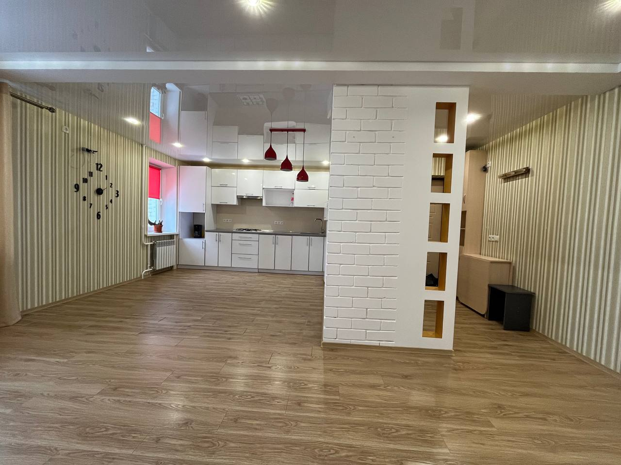 Стильна 2-кімнатна квартира з ремонтом 69м2, вул. Льотна. Фото - 1