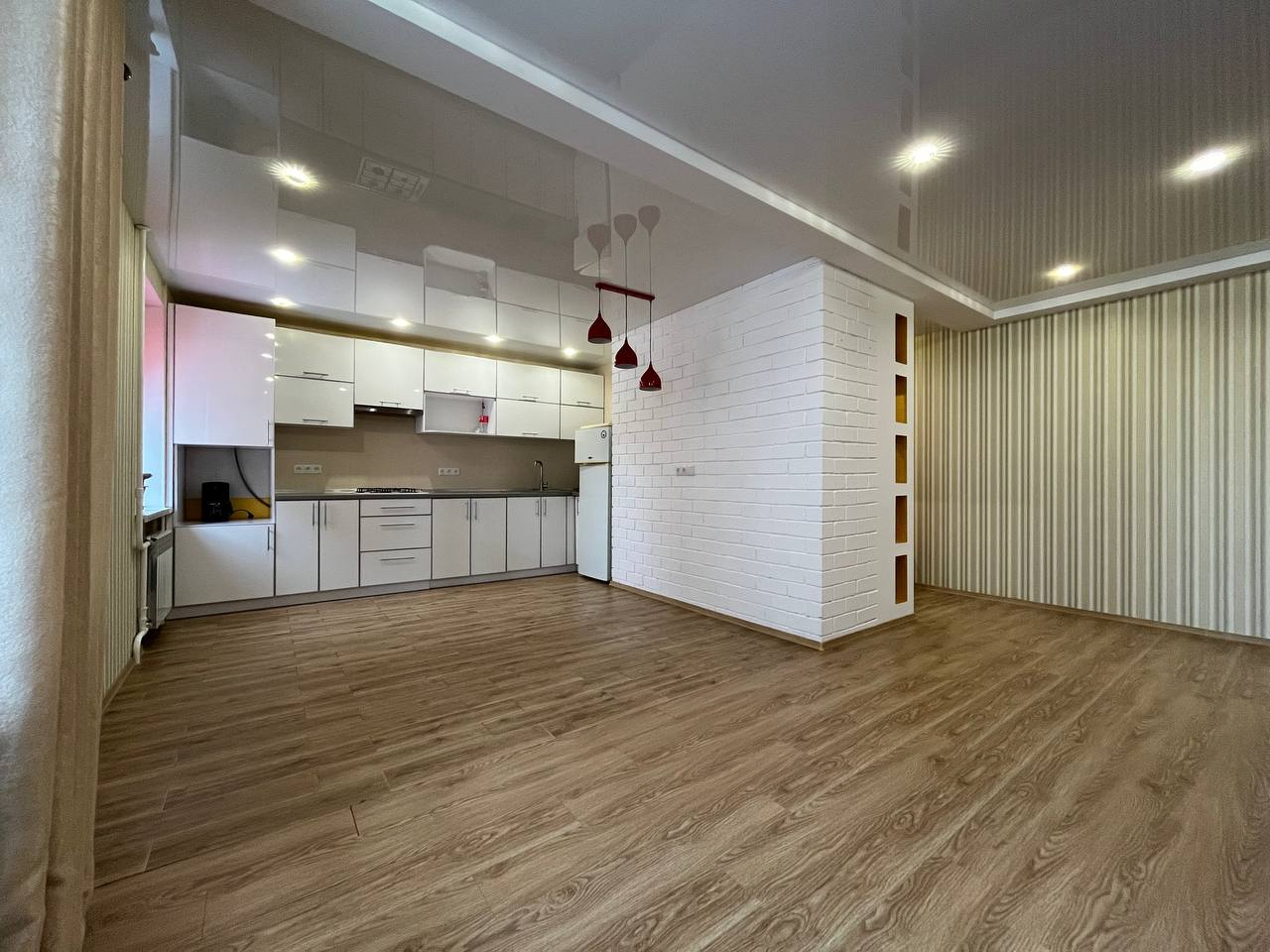 Стильна 2-кімнатна квартира з ремонтом 69м2, вул. Льотна. Фото - 2