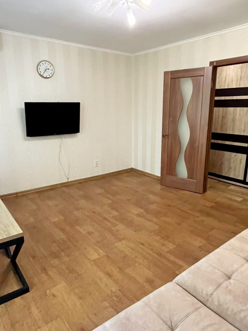 Простора 3 кімнатна квартира 63 м2 з сучасним ремонтом та меблями. Фото - 2