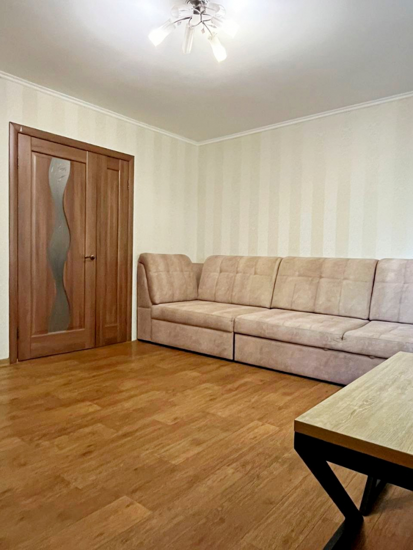 Простора 3 кімнатна квартира 63 м2 з сучасним ремонтом та меблями. Фото - 1