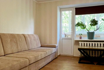 Простора 3 кімнатна квартира 63 м2 з сучасним ремонтом та меблями