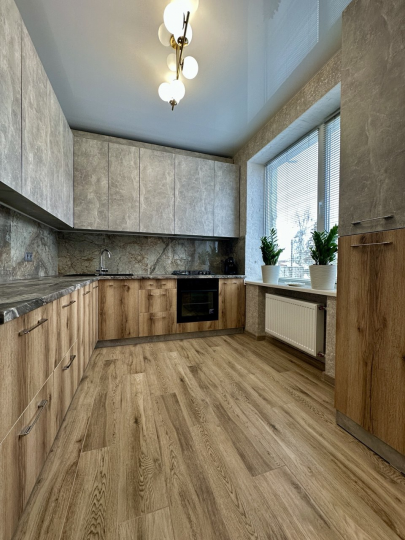 Центр міста,стильна квартира 76м2,з новим ремонтом,меблі+техніка. Фото - 5