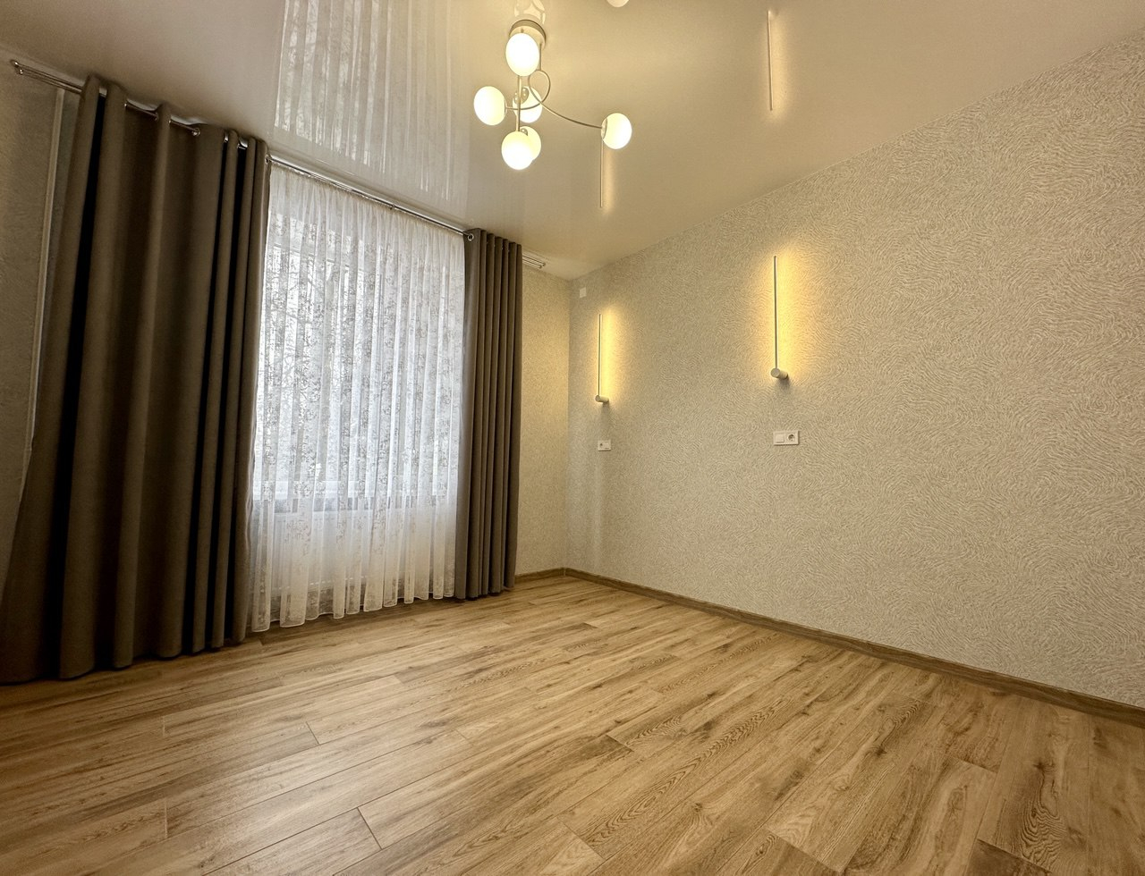 Центр міста,стильна квартира 76м2,з новим ремонтом,меблі+техніка. Фото - 10