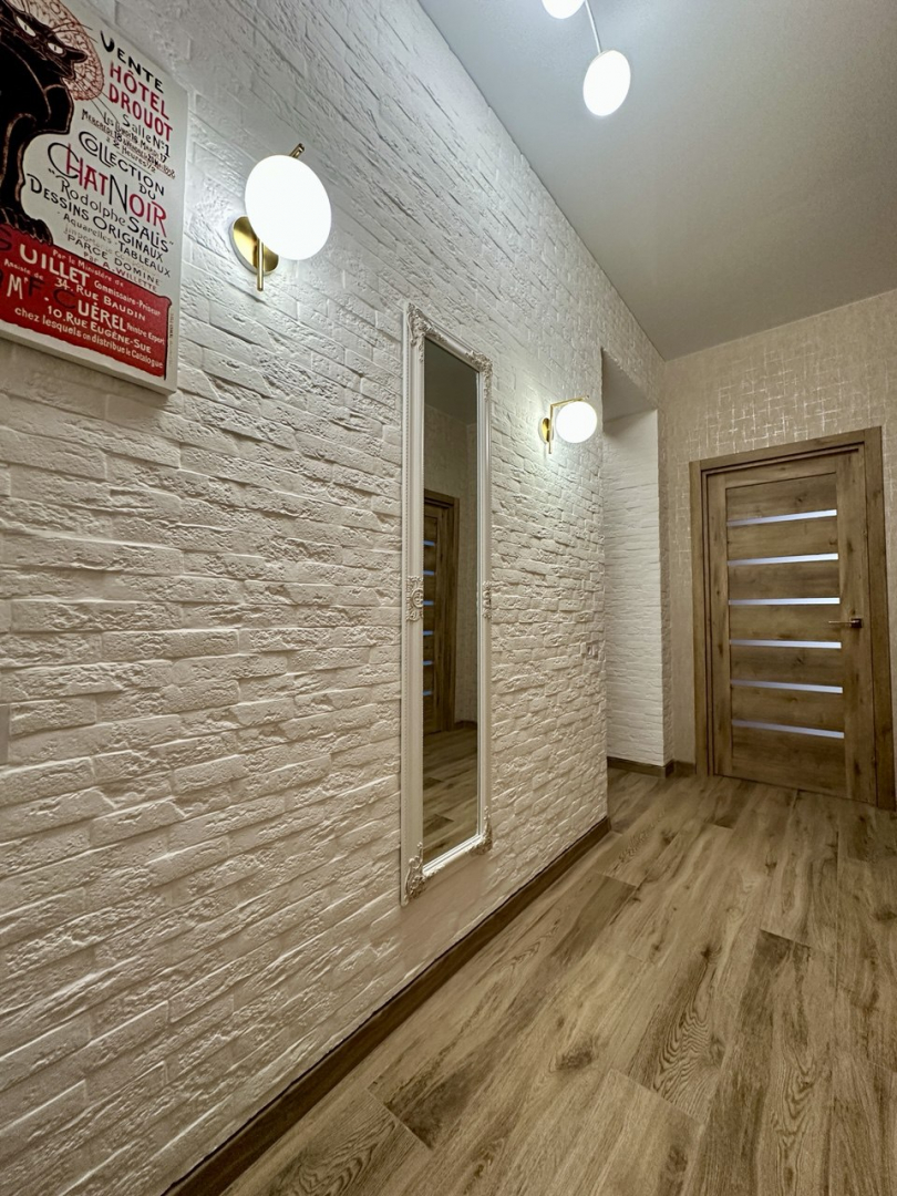 Центр міста,стильна квартира 76м2,з новим ремонтом,меблі+техніка. Фото - 17