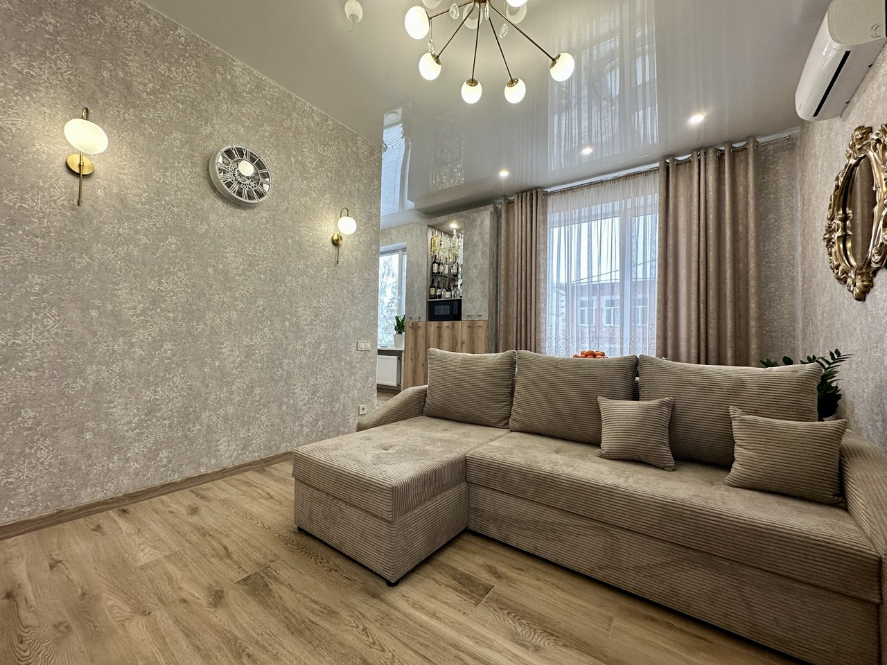 Центр міста,стильна квартира 76м2,з новим ремонтом,меблі+техніка. Фото - 3