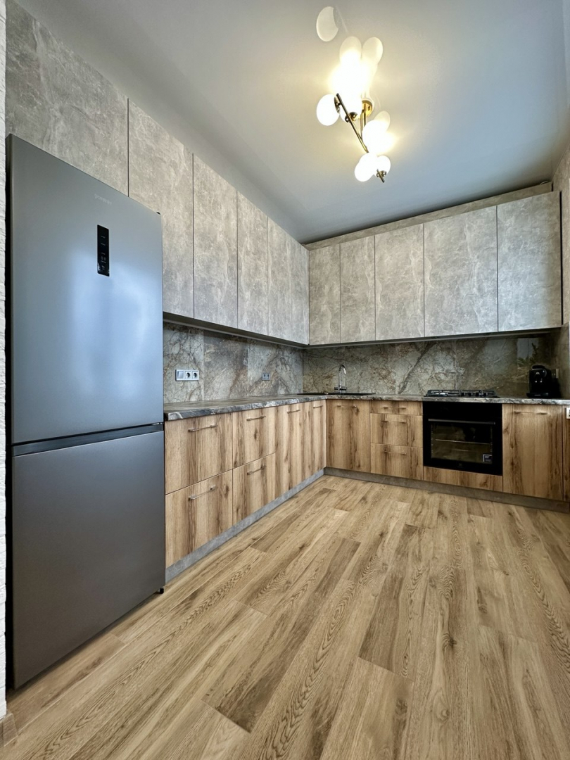 Центр міста,стильна квартира 76м2,з новим ремонтом,меблі+техніка. Фото - 1