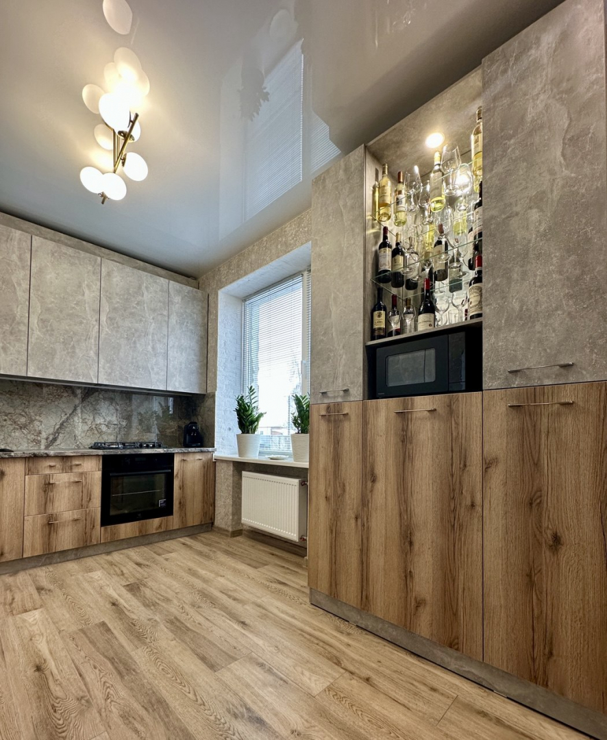 Центр міста,стильна квартира 76м2,з новим ремонтом,меблі+техніка. Фото - 2