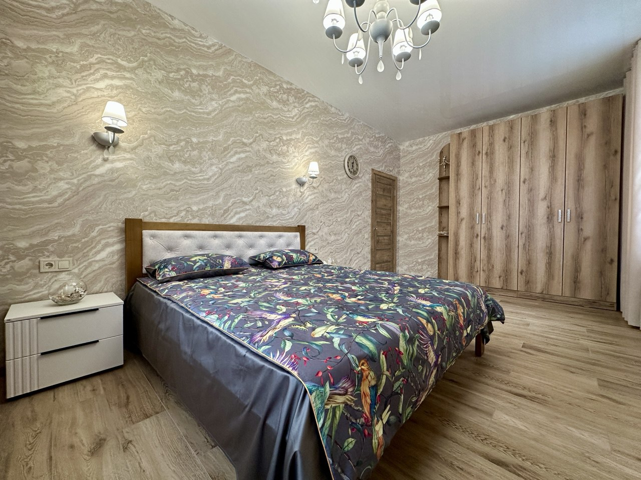 Центр міста,стильна квартира 76м2,з новим ремонтом,меблі+техніка. Фото - 13