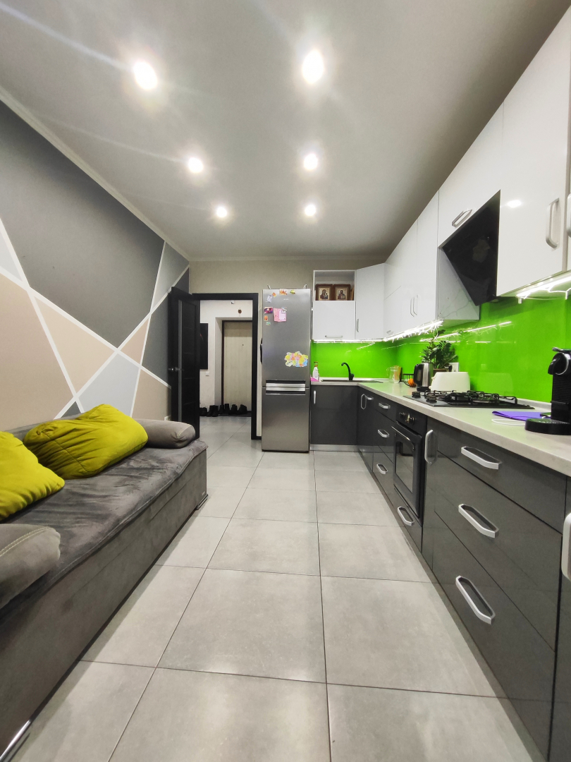 1-кімнатна квартира з дизайнерським ремонтом, 47,6 м², вул. Незалежності. Фото 1