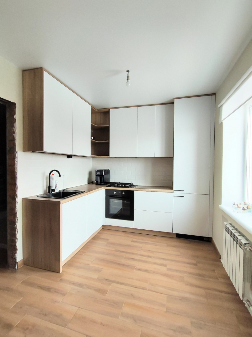 Світла 2-кімнатна квартира з вітальнею-студією 21м2. Фото 1