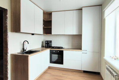 Світла 2-кімнатна квартира з вітальнею-студією 21м2