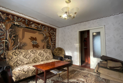 Простора 2-кімнатна квартира на вул Соборності!