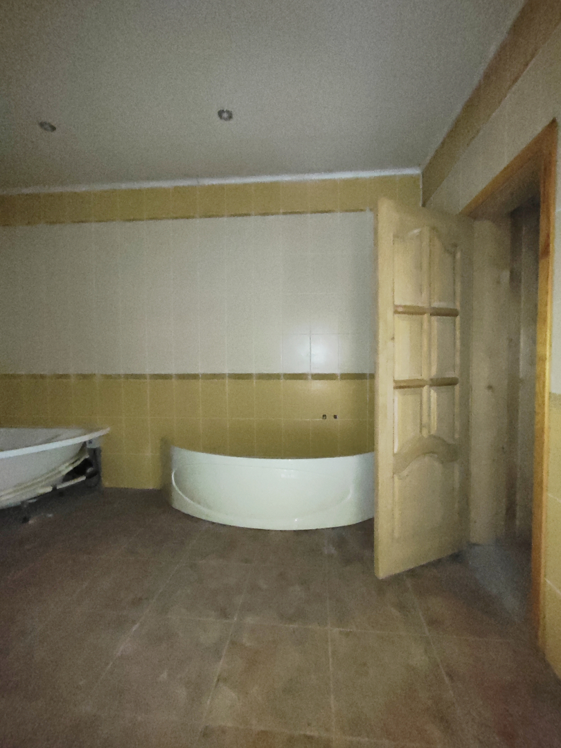 Видовий цегляний будинок 240 м² у центрі міста з гаражем та банею. Фото - 13