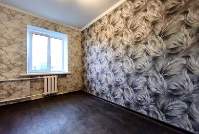 Охайна кімната в гуртожитку на 2 поверсі з ремонтом. Центр міста.