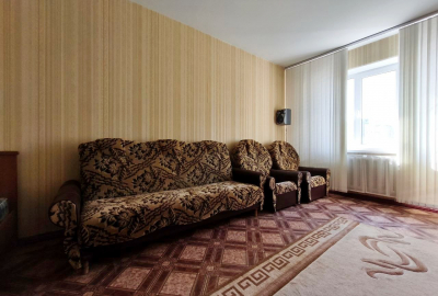 Простора гарна 1 кімнатна квартира 41 м2 в центрі міста. 4/9.