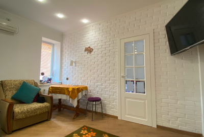 Простора укомплектована квартира в найкращій локації!