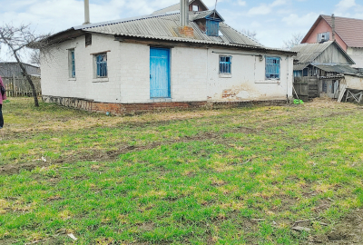 Продам будинок біля центру в смт. Михайло-Коцюбинське