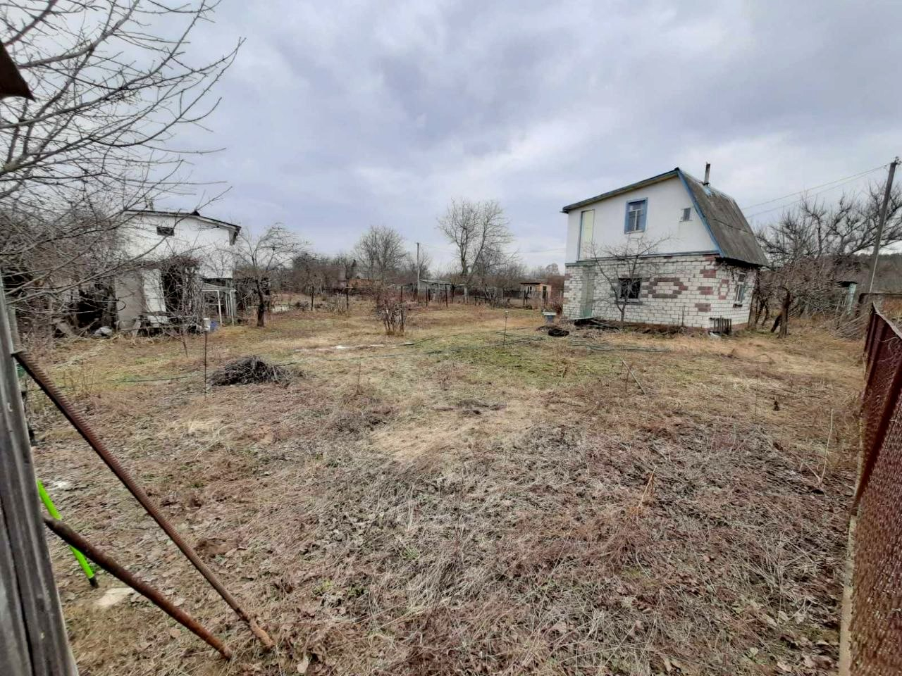 2 поверхова дача з опаленням, ділянка 6 соток. 4 км біля міста. Фото - 4