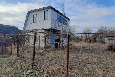 2 поверхова дача з опаленням, ділянка 6 соток. 4 км біля міста