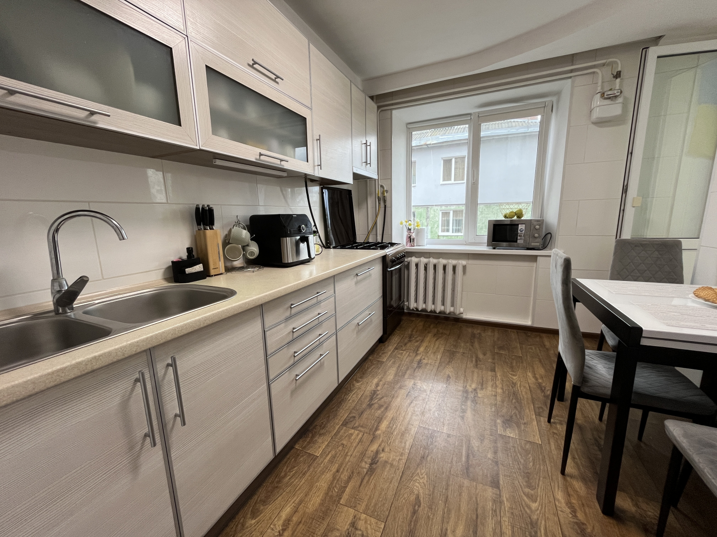 Продається простора 3на квартира 66 м² з ремонтом. Центр. Фото 1