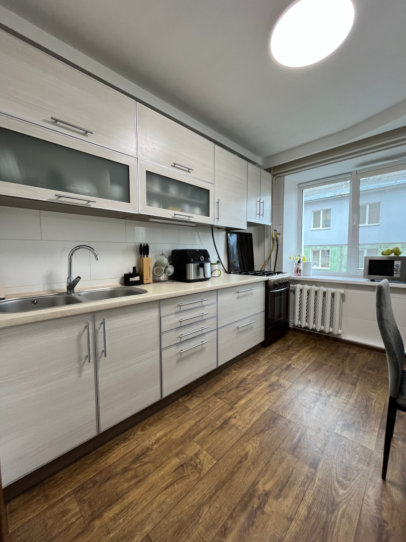 Продається простора 3на квартира 66 м² з ремонтом. Центр. Фото - 1