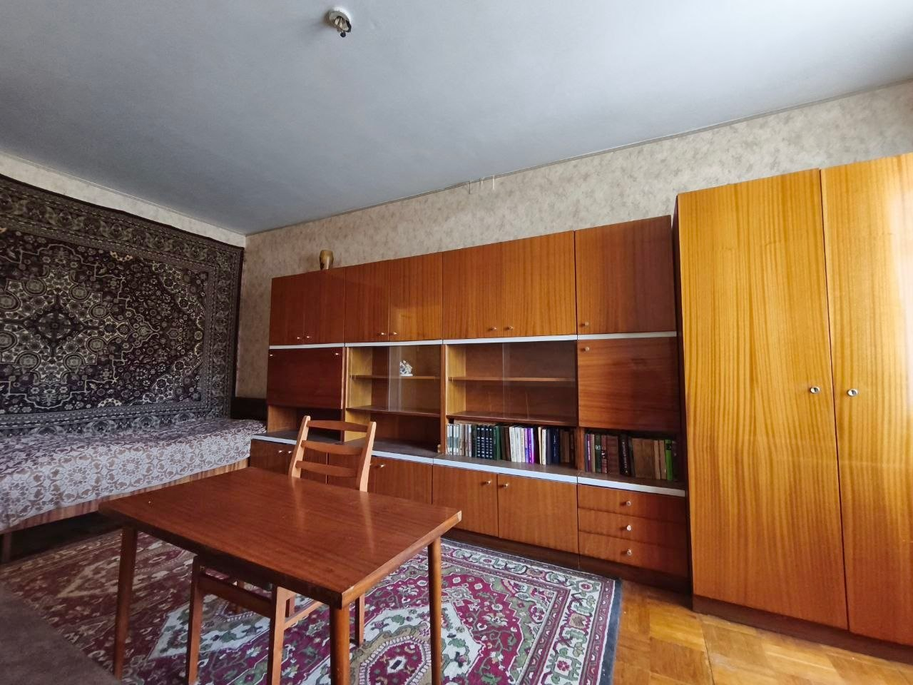 1 кімнатна квартира 30 м2 в жилому стані на 3 поверсі вул. Космонавтів. Фото - 1