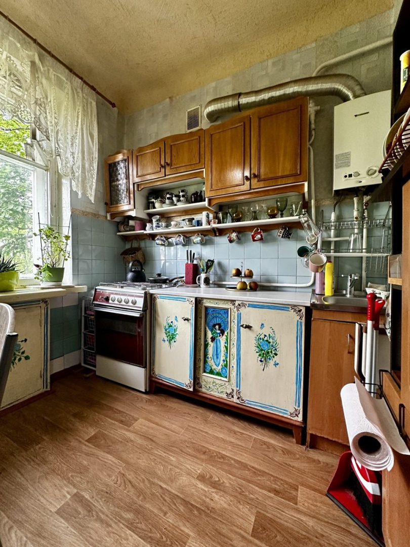 Двокімнатна сталінка 55м2 в центрі міста,житловий стан. Фото - 5