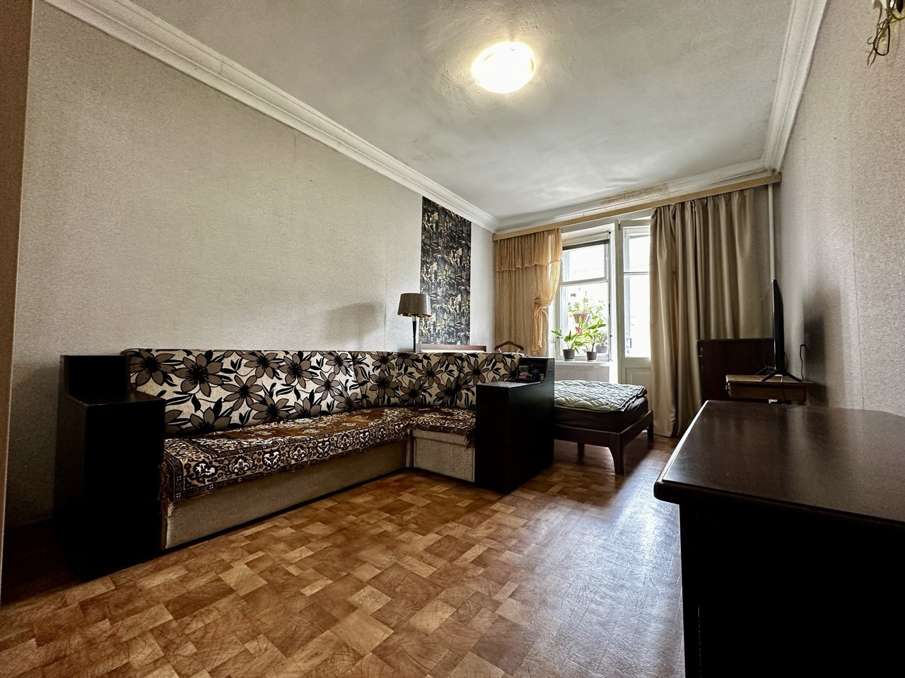Двокімнатна сталінка 55м2 в центрі міста,житловий стан. Фото - 3