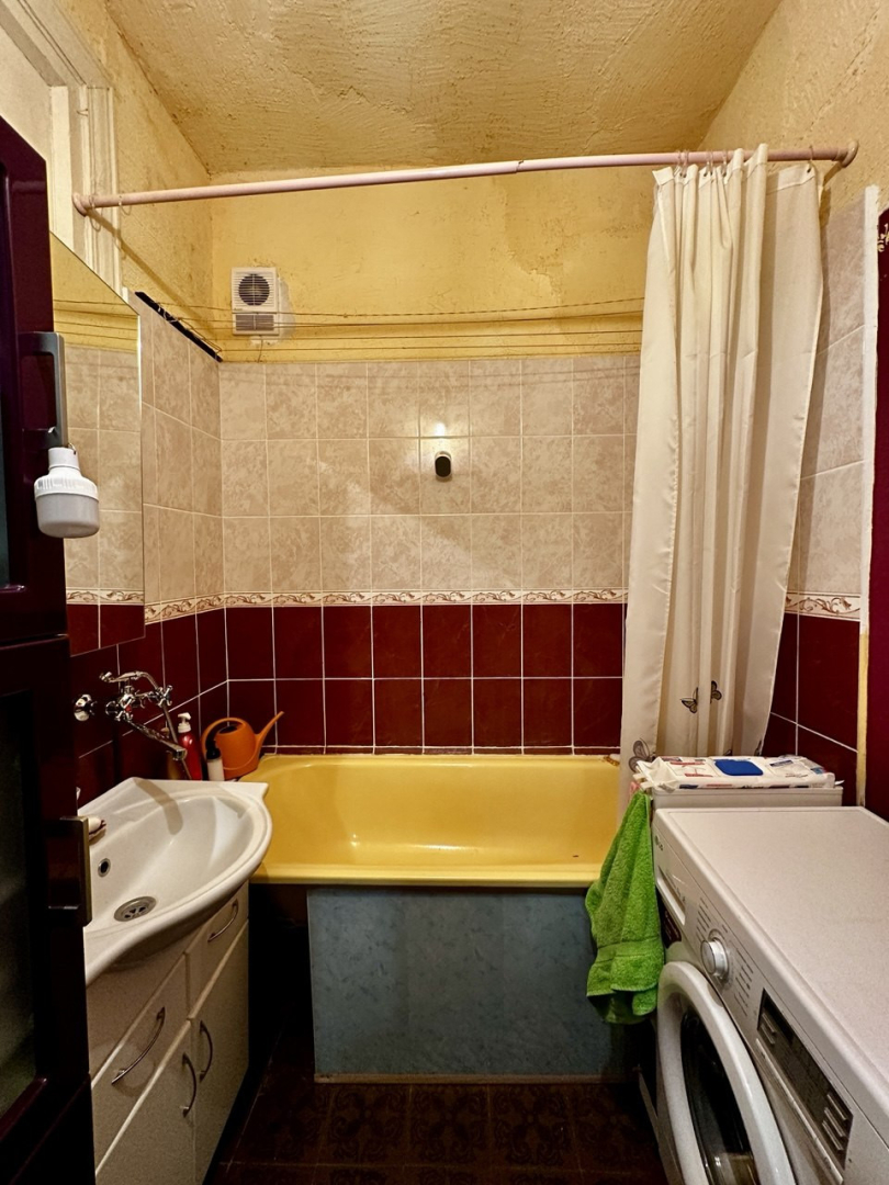 Двокімнатна сталінка 55м2 в центрі міста,житловий стан. Фото - 11