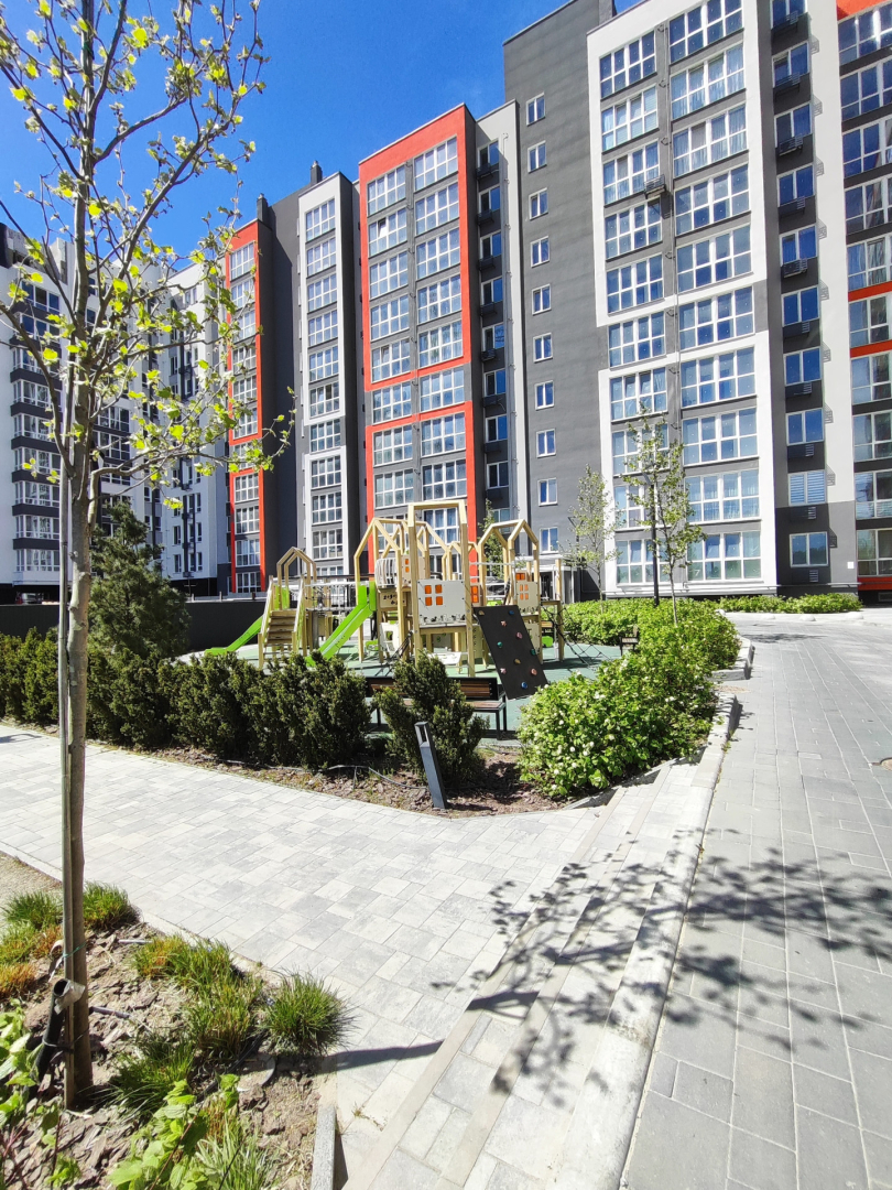 Простора 2-кімнатна квартира 68 м² у новобудові. Фото 1