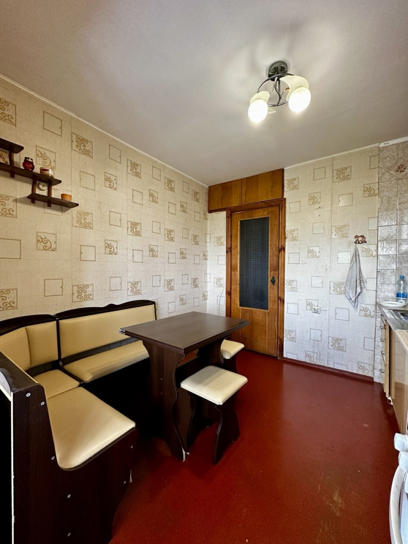 Центр міста,велика 2 кімнатна квартира,житловий стан. Фото - 3