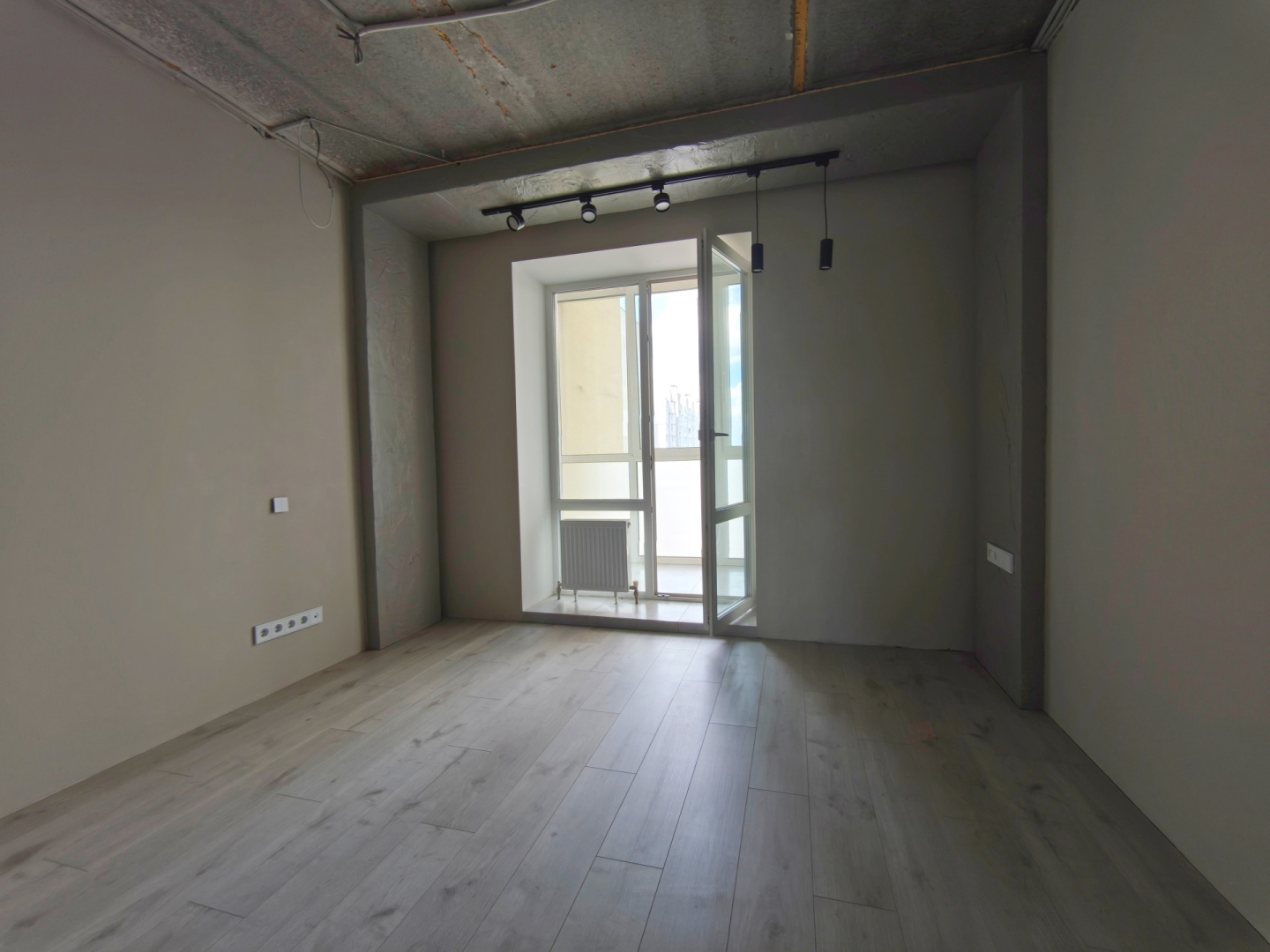 Простора 3-х кімнатна квартира у новобудові 104 м², Стрілецька набережна. Фото - 1