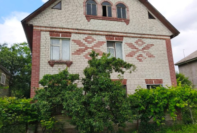 2 поверховий цегляний будинок 118 м² із земельною ділянкою 6,5 соток, всі комунікації