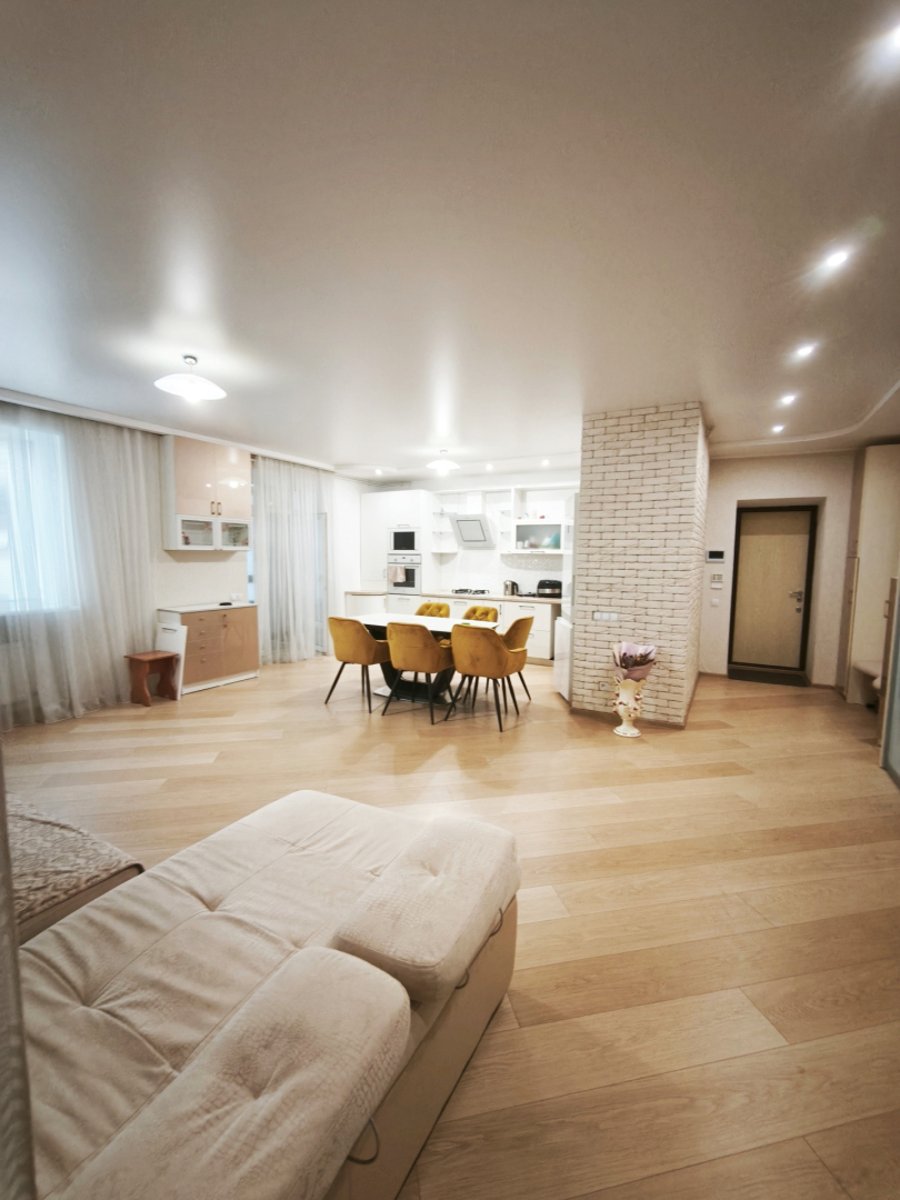 Велика квартира 92 м² у новобудові — заїжджай і живи. Фото - 2
