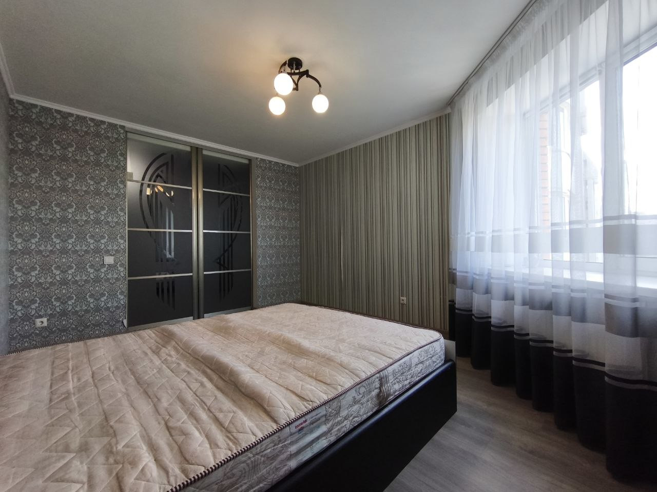 Простора 1-кімнатна квартира 53 м² з ремонтом та автономним опаленням р-н Бойова. Фото - 1