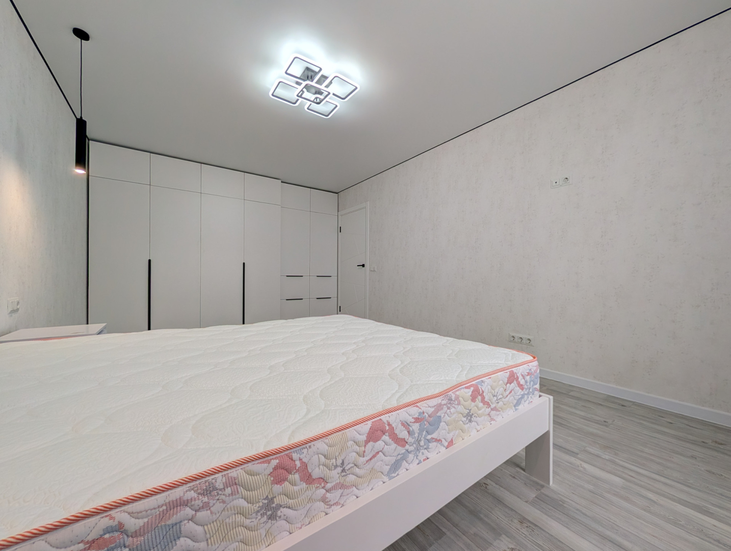 Нова 2-кімнатна квартира 68,6 м² з ремонтом та меблями Масани єОселя. Фото - 3