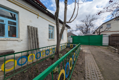 Будинок 100 м² з окремим двором, гаражем та господарськими спорудами, вул. Слобідська