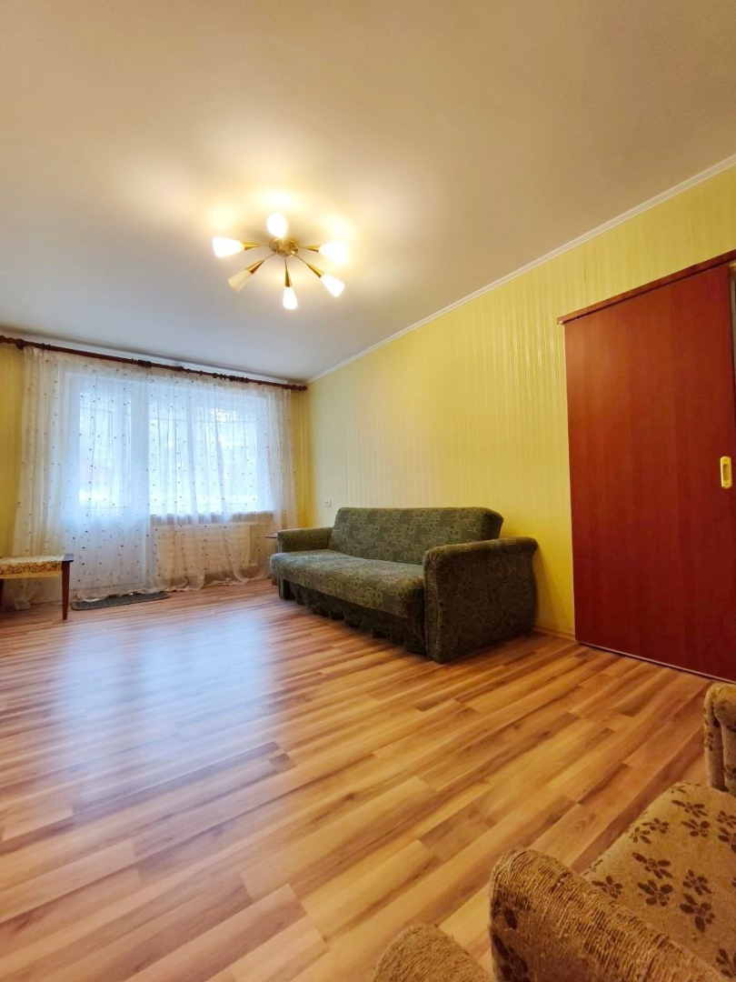 2 кімнатна квартира в гарному стані з меблями та технікою. Фото 1