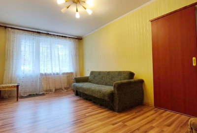 2 кімнатна квартира в гарному стані з меблями та технікою