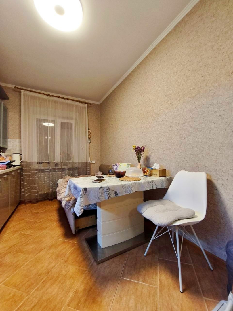 Продаж 1/3 частини 2-кімнатної квартири 53 м2 з ремонтом та автономним опаленням. Фото - 3