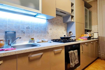 Продаж 1/3 частини 2-кімнатної квартири 53 м2 з ремонтом та автономним опаленням