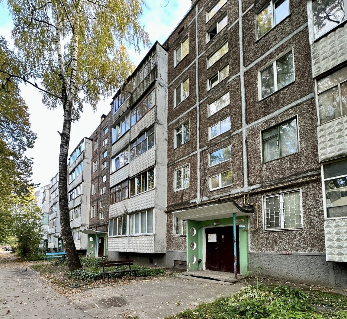 Двокімнатна квартира 45м2,житловий стан,2-й поверх,р-н 12 школа. Фото 1
